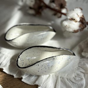 Handmade Ceramic Sauce Dish 50 ml – Small Dipping Bowl – Minimalist Rustic Glazed Sauce Boat – Soy Dish for Sushi & Tapas – Unique Tableware
