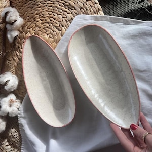 Handmade Serving Platter – 27cm x 12cm x 4cm – Durable Ceramic Dish – Unique Design – Perfect for Serving – Dishwasher Safe