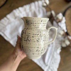 Jarra de cerámica hecha a mano, jarrón de cerámica rústica, jarra decorativa artesanal, florero multiusos o jarra para bebidas, artesanía única