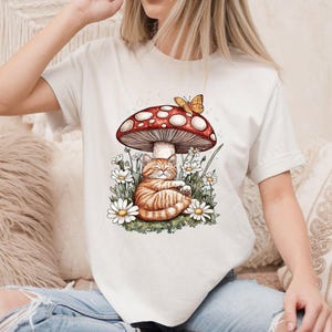 Camiseta unisex de algodón grueso con diseño de gato hongo, regalo para amantes de los gatos, ropa cottagecore, camiseta con estampado floral, camiseta inspirada en la naturaleza