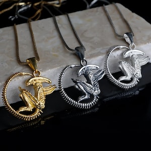 Gold Alien Pendant Necklace, Alien Sci-Fi Necklace 925 Sterling Silver, Xenomorph Necklace, Cyberpunk Necklace, Sitting Tailed Alien Charm