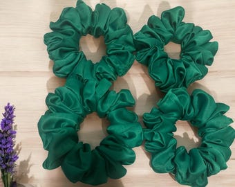 Elastico per capelli in raso verde fatto a mano di medie dimensioni