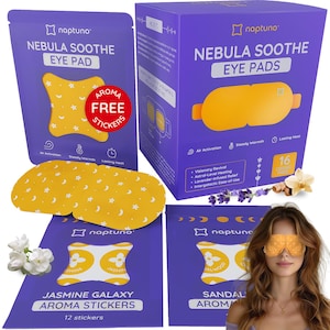 以下が含まれることがあります： 紫色のパッケージに入ったアイパッドとアロマステッカーの画像です。「Nebula Soothe Eye Pads」と書かれた箱と、「Jasmine Galaxy Aroma Stickers」と書かれたポーチがあります。アイパッドは星模様の黄色です。