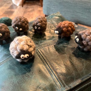 Handmade Needle Felted Sheep Figurine – Wool Animal Sculpture Gift - Farmhouse Decor - Wool Sheep Ornament