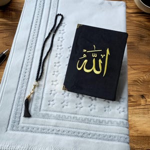 Gepersonaliseerde cadeauset voor islamitische gebedsmat: koran en gebedskralen
