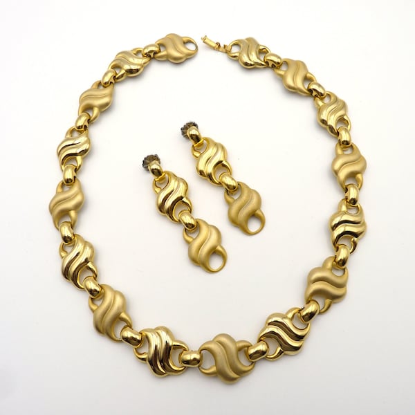 Vintage Unusual Large Chain Link Gold Tone Necklace and Earring Set with Matte and Polished Links, Costume Jewelry, Estate