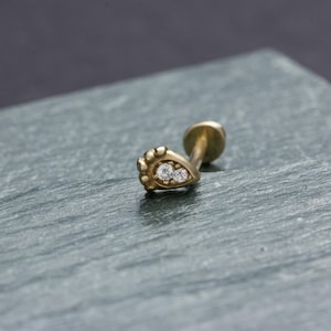 14K Gold Ohrring mit Innengewinde • Flacher Edelstein-Bolzenohrring • Diamant Piercing Schmuck, Solid Gold Knorpelohrring für Frauen