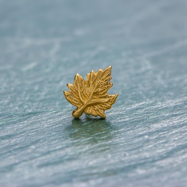 Screw Flat Back Maple Leaf Earring • Nature Inspired Piercing Jewelry • 14K Solid Gold Labret Stud 18 Gauge • Internally Threaded Piercing