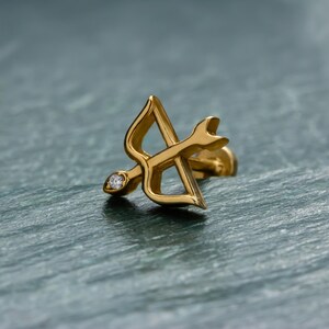Minimalist Bow and Arrow Stud in 14K Gold • Archery Inspired Earring Conch and Rook Piercing • Screw Flat Back Labret, Birthday Gift for Her