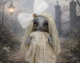 Muñeca espeluznante y adorable LILITH OOak/Ojos de cristal/Terror/Desgastada/Hecha a mano/Regalo/Muñeca de trapo/Muñeca gótica de tela/Vacaciones/Otoño/No muerta/Muñeca artística