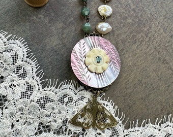 Vintage Button Necklace / Mother of Pearl / Pendant / Nature / Boho / Steampunk / Upcycled / Handmade Jewelry / Boho / Gift for Her / Notion