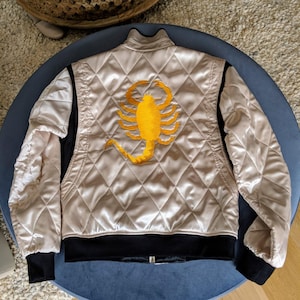 Giacca da guida Ryan Gosling, bomber in raso Scorpion, giacca da motociclista universitaria, abbigliamento casual da uomo