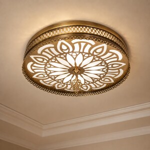Messing verzonken plafondlamp, sierlijk poefpatroon, boho woondecoratie