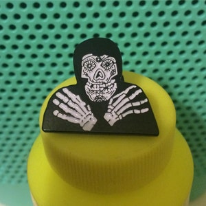 Misfits Muertos weichen Emaille Anstecknadel 1&quot;