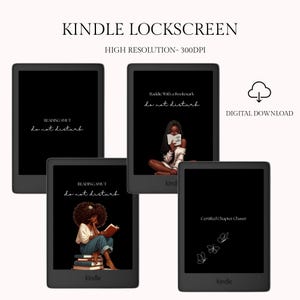 Può includere: Download digitale di schermate di blocco Kindle. Gli schermi mostrano testo come "Reading Smut do not disturb" e "Certified Chapter Chaser". Le illustrazioni raffigurano donne che leggono libri. Alta risoluzione, 300 DPI.