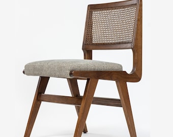 Silla de comedor de roble artesanal: diseño atemporal, hecha para durar.