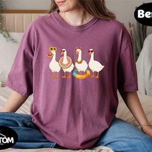 Summer Goose Shirt, Cute Silly Goose Tee, Hello Summer Graphic T-Shirt, Animal Summer Top, Comfort Colors Goose Lover Gift, Beach Vibes Tee