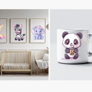 Op de afbeelding: Een witte keramische mok met een cartoonpanda die een boba-thee vasthoudt. De panda is zwart-wit met een roze neus en roze wangen. De mok staat op een witte achtergrond.