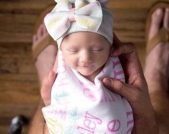 Personalisierte Baby Name Decke und Schleife Hut, Neugeborenen Strick Mütze Swaddle Decke, handgemachte Baby-Dusche-Geschenk-Set, Säugling Knoten Beanie Monogrammed