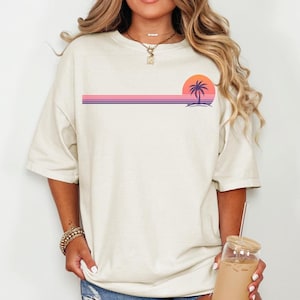 Retro Sunset Palm Tree T-Shirt: 80s Beach Vibes