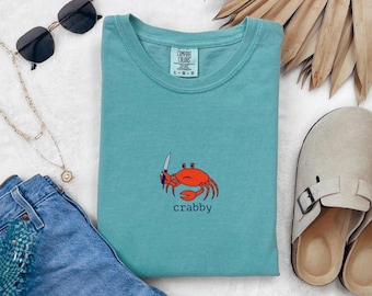 Funny Crabby Angry Crab Shirt – Unique Seafood Pun Tee for Crab Lovers, Mean Crustacean Holding Knife, Ocean Life Gift