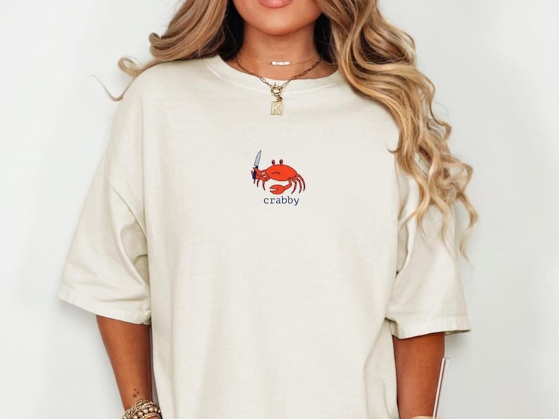 Shirt grappig, slechtgehumeurd, boos krab – uniek T-shirt met zeevruchten woordspeling voor krabliefhebbers, gemene schaaldieren met mes, cadeau Ocean Life Ivory