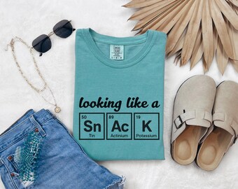 Ressemblant à une chemise de casse-croûte, t-shirt de science de tableau périodique drôle, étudiant de STEM de jeu de mots de chimie, geek ringard de génération Z