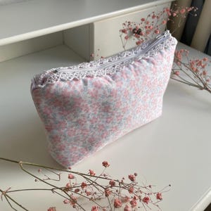 Borsa cosmetica con fiori piccoli