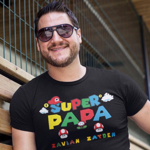 Personalisiertes Papa Shirt personalisiert mit Kindernamen – Lustiges Retro Gamer Shirt – Vatertagsgeschenk für Papa – Geschenk von Kindern