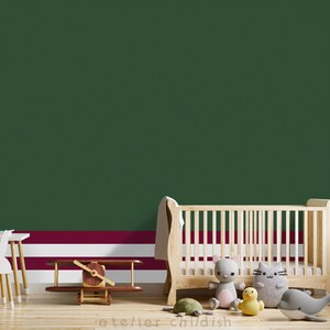 TEMA FORESTA - Carta da parati con strisce I Forest Forest, Bordeaux Stripe Chorus