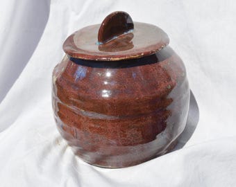 Tarro de monedas rojo / Tarro con tapa de cerámica / Tarro de almacenamiento de gres / Recipiente de cocina de cerámica / Regalo único para inauguración de la casa