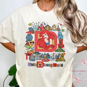Maglietta Ariel Disney World / Maglietta con cartolina retrò della Sirenetta / Maglietta vintage con colori comodi da principessa / Grazioso completo da donna del parco Disney