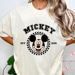 Camiseta vintage de Mickey Mouse / Camiseta retro de Disney (EST. 1928) / Camiseta de Disney a cuadros en blanco y negro / Camiseta clásica de regalo para fanáticos de los dibujos animados