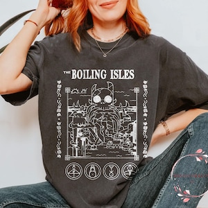 Chemise The Boiling Isles – T-shirt rétro noir et blanc Magic Kingdom Comfort Colors | Cadeau voyage Disney | chemise vintage Witchy inspirée de Disney