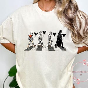 Retro Star Wars Batts Logo Shirt - Stormtrooper & Darth Vader Beatles Parodie T-Shirt | Disney Park Outfit | Geschenk für Star Wars Fans