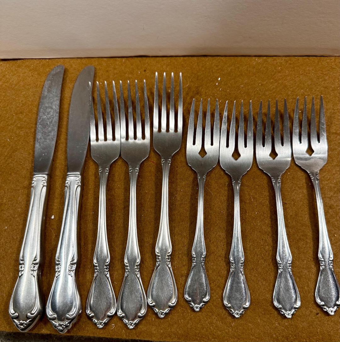 This is a Set of Oneida Chateau Deluxe Stainless Steel Flatware ...