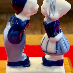 Vintage Delft Holland Dutch Hand Painted Cute Kissing Couple. Delft Blue and White Porcelain