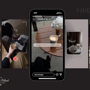 以下が含まれることがあります： スマートフォンには、コーヒー、キャンドル、トレイ付きのベッドなど、ライフスタイルビデオが映し出されています。スマートフォンの画面には、木製のテーブルに置かれたコーヒーカップと「Discover our new product in the next story」というテキストが表示されています。