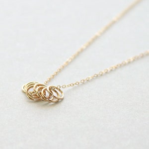 14K ゴールドフィルドの小さなサークルネックレス | ローズゴールドのミニマリストジュエリー | スターリングシルバーの重ね付けネックレス | 彼女へのギフト
