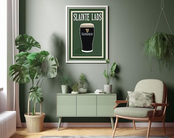 Pinta de Guinness dibujada a mano con 'Sláinte Lads* - Arte irlandés sobre fondo verde