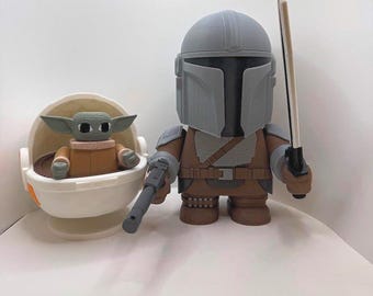 3D Printed Mandalorian Chunkie Figure – Sci-Fi Art Toy, Grogu Option