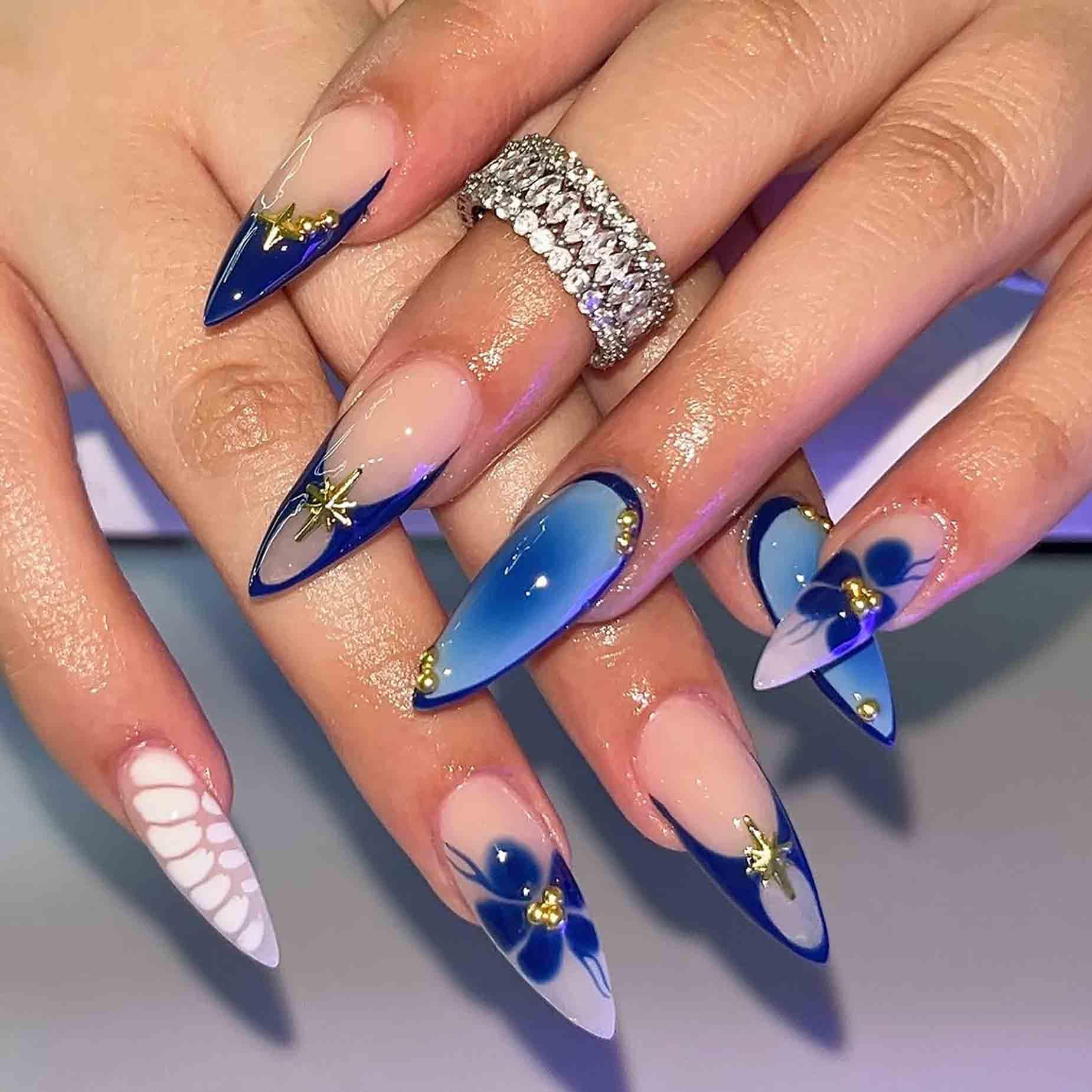 Short Blue 5 Gradient Nails That Shine