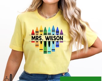 Personalisiertes Lehrer Crayon Heart Shirt: Regenbogen Back To School Tee