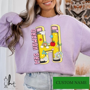 Camiseta personalizada y divertida para el regreso a clases, para el aula, con nombre personalizado y letras, humorística para el primer día de clases, ideal como regalo para el profesor.