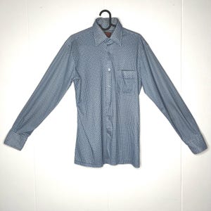 Vintage 1970s Men’s JC Penney The Men’s Shop Polyester Disco Long-Sleeve Collared Geometric Pattern Button-Up Shirt with Pocket (M)