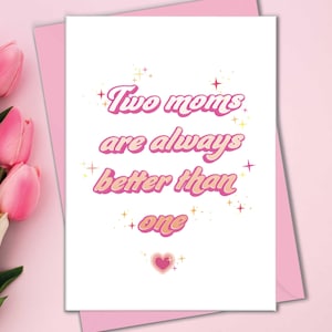 Biglietti d'auguri LGBTQ per la festa della mamma "Two Moms", "Due mamme sono meglio di una", biglietto d'auguri lesbico per la festa della mamma per la moglie, regalo carino per la festa della mamma queer per il partner.