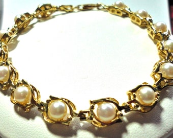 Pearl Bracelet is Antique Vintage 14k Solid Gold w 14 Genuine Japanese Akoya Saltwater Pearls in 14k Gold Links, 7" Long, Something Old