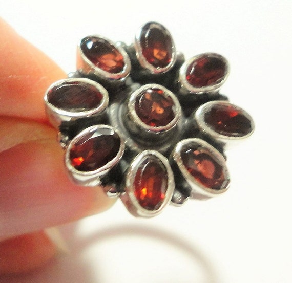 Vintage Garnet Flower Ring with Faceted Genuine G… - image 3