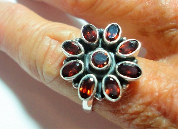 Vintage Garnet Flower Ring with Faceted Genuine G… - image 2