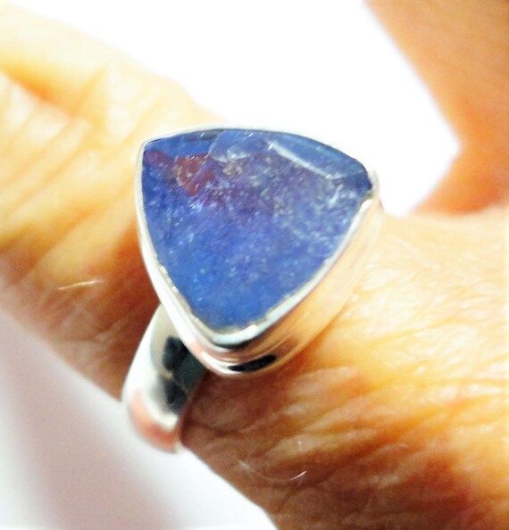 Trillion Cut Tanzanite Ring: Vintage Rough Facete… - image 3